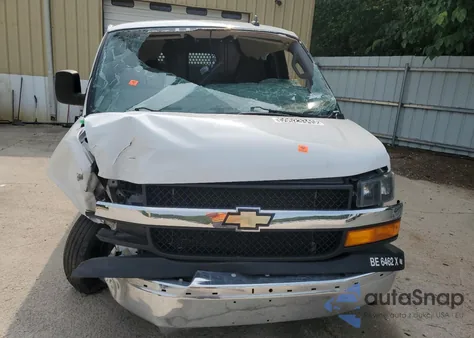 2023 Chevrolet Express G2500 из США, поврежденный, VIN 1GCWGAFP3P1127328